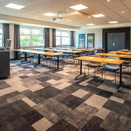 Ibis Hauptbahnhof Hotel 3*